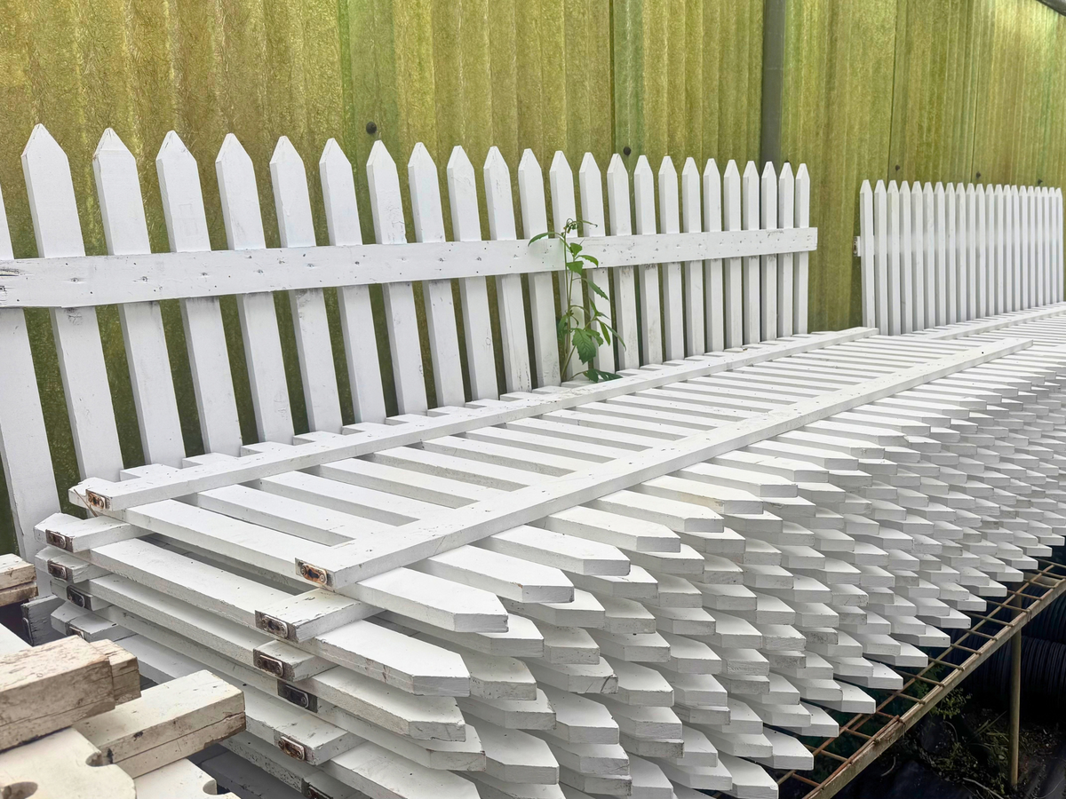 Traditional Picket Fence - Pointed